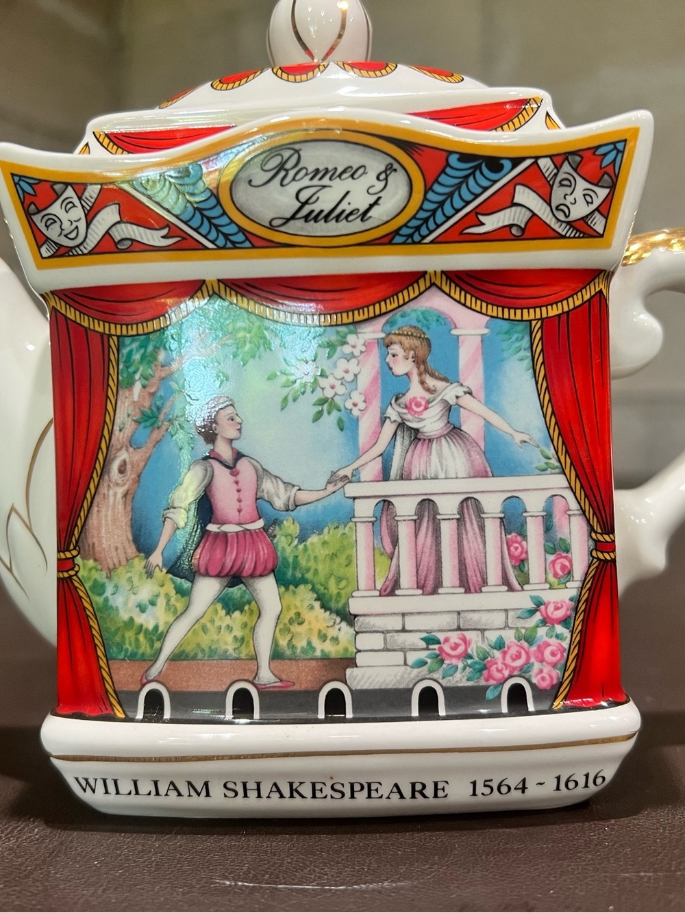 RARE! VINTAGE JAMES SADLER ENGLAND SHAKESPEARE'S " ROMEO & JULIET" TEAPOT